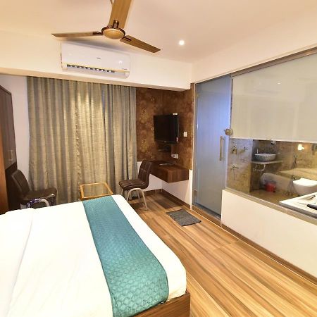 Hotel Candor Amigo Airoli Mind Space نافي مومباي المظهر الخارجي الصورة